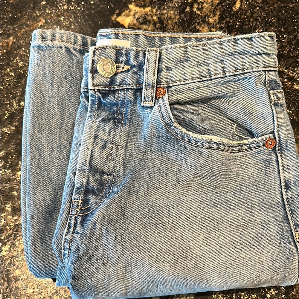 Zara Light Blue Relaxed Jeans with High-Waisted Style and Acid Wash Finish